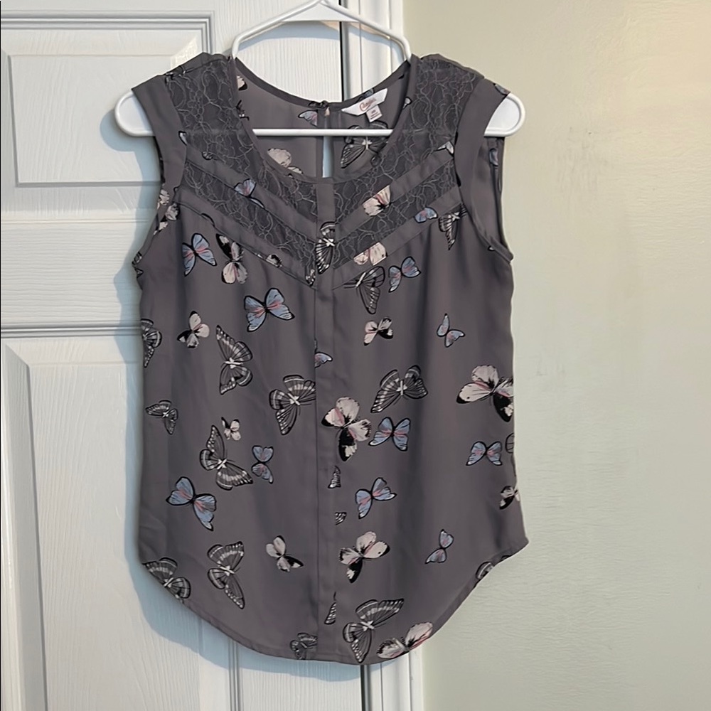 Candie's Gray Sleeveless Buttoned Blouse